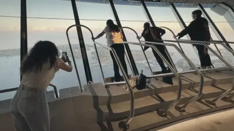 CN Tower – Observation decks & skyline(5)