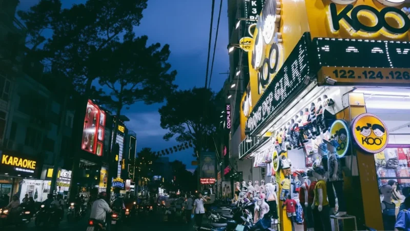 Cach Mang Thang Tam Street(5)