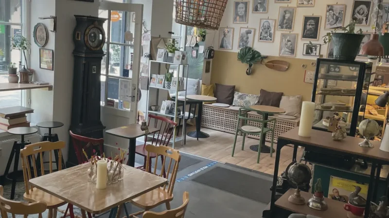 Café Areas – Nearby rest spots(3)