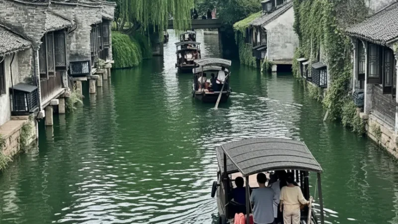 Canal Boat Rides – Traditional wooden boat experience(1)
