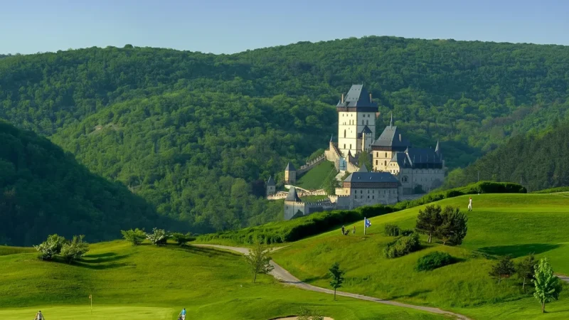 Castle Access Path – Scenic uphill route(5)