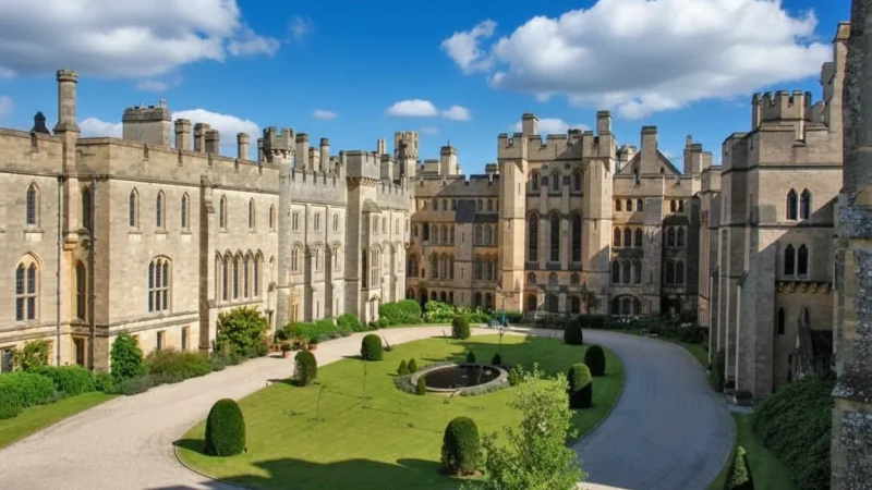 Castle Courtyard – Open Historic Space(3)