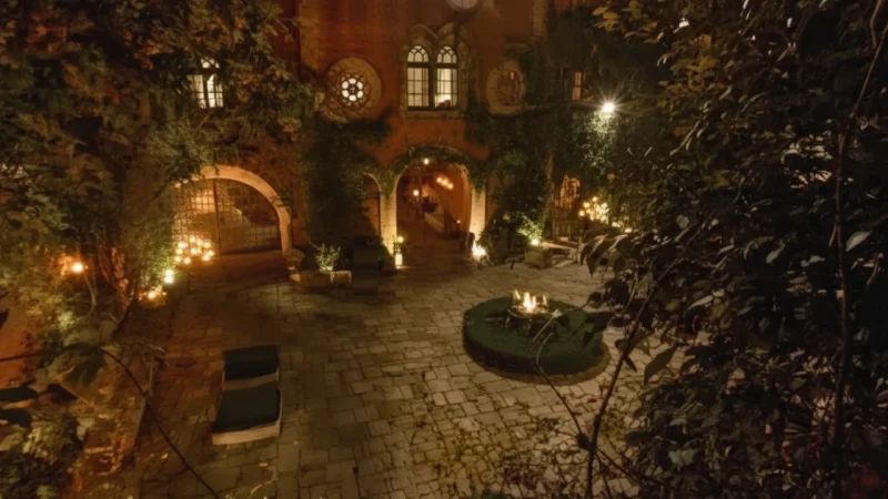 Castle Courtyard(4)