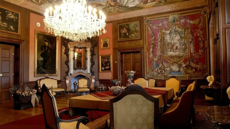 Castle Interiors – Furnished Historic Rooms(3)