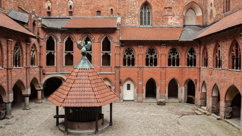 Castle_Courtyards_04