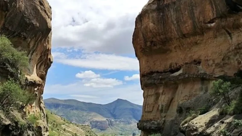 Cathedral_Cave_тАУ_Historic_shelter_site_01