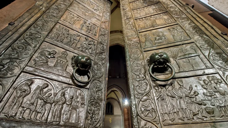 Cathedral_Doors_02