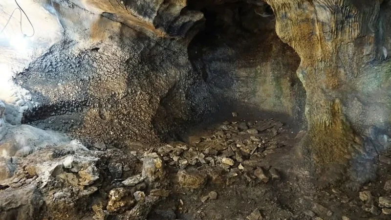 Cave_of_Maroneia_03
