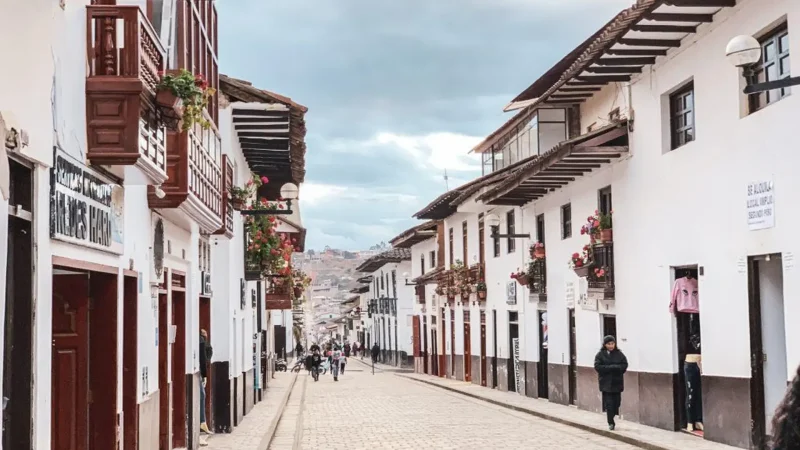 Chachapoyas_Town_Center_–_Colonial_streets_and_local_life__03