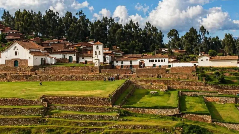 Chinchero_Village_–_Textile_traditions__05