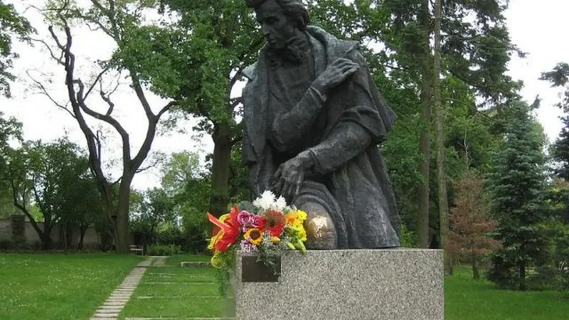 Chopin_Monument_03