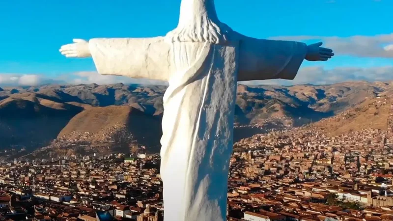 Christo_Blanco_Statue_–_City_viewpoint__04