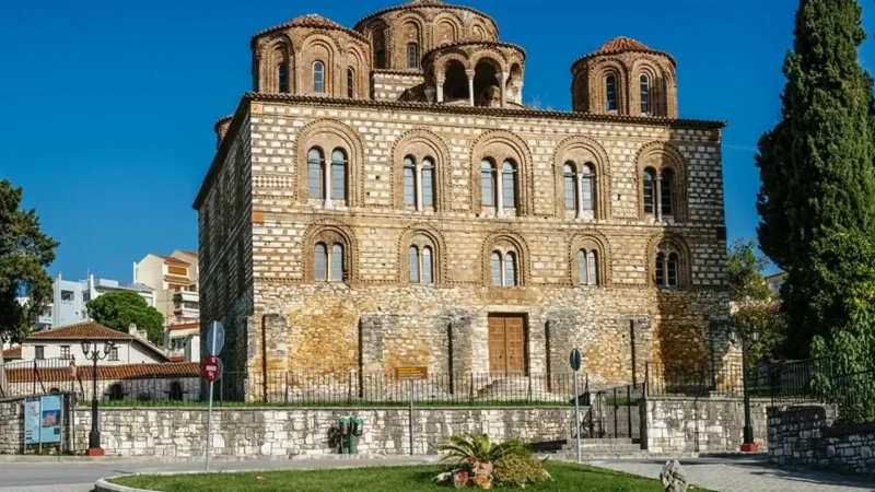 Church_of_Panagia_Parigoritissa_03
