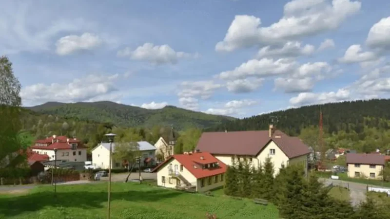 Cisna_Village_02