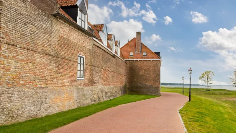City_Walls_&_Ramparts_Walk_01
