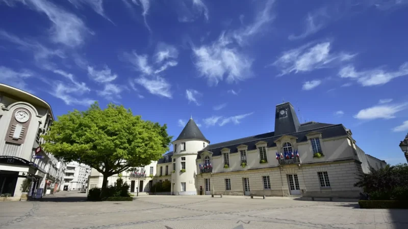 Clamart Old Town – Historic streets and local cafés(1)