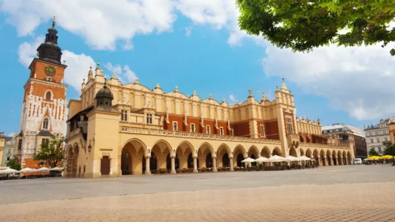 Cloth_Hall_02