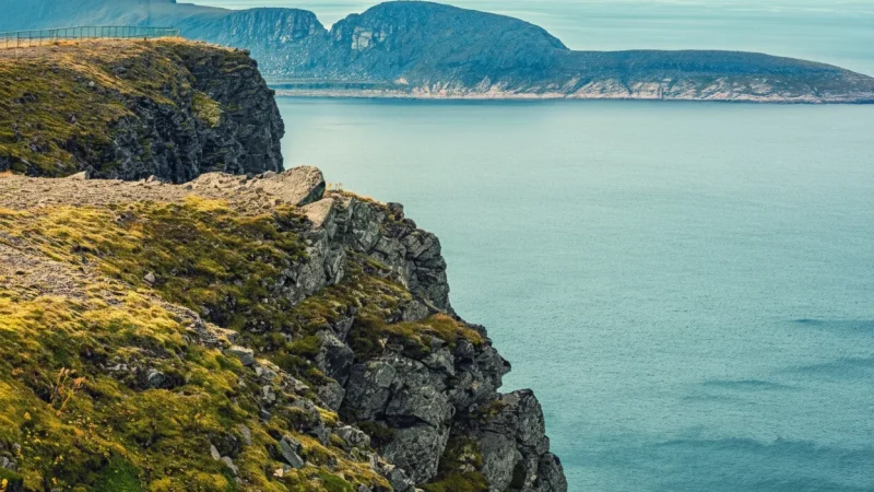 Coastal Cliffs – Dramatic Arctic landscapes(1)