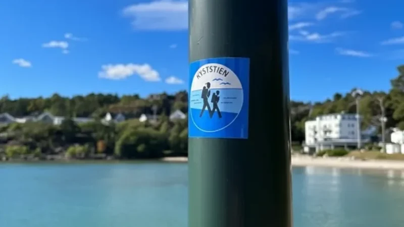 Coastal Walking Paths – Seaside Strolls(1)