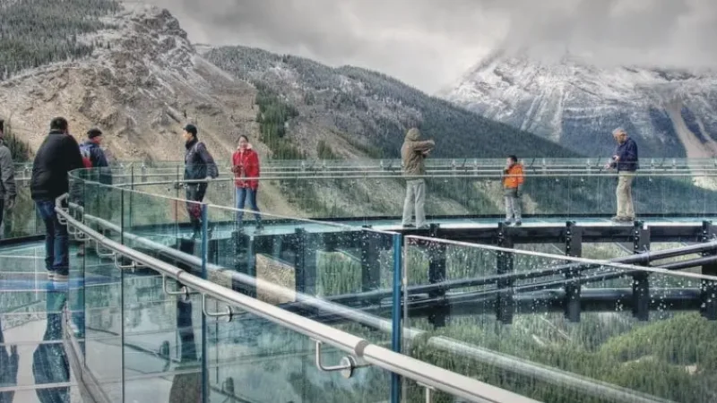 Columbia Icefield Skywalk – Glass walkway(4)