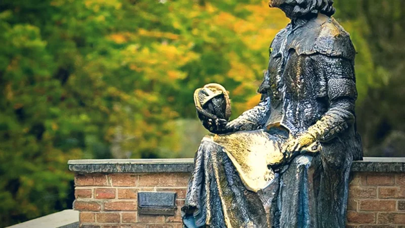 Copernicus Bench –(3)