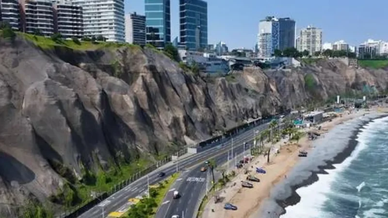 Costa_Verde_–_Coastal_road_with_beaches__03