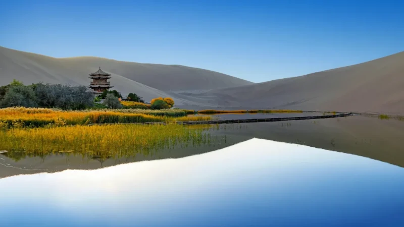 Crescent Lake (Yueyaquan)(6)