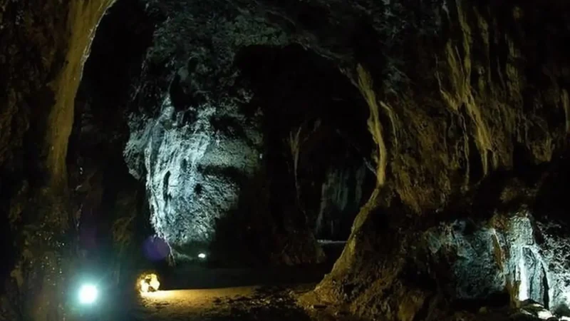 Dark_Cave_01