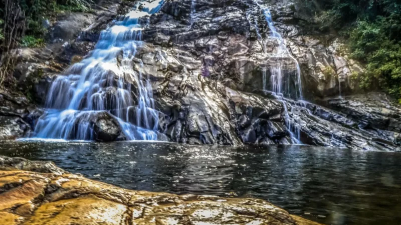 Debengeni_Falls_тАУ_Popular_picnic_spot_01
