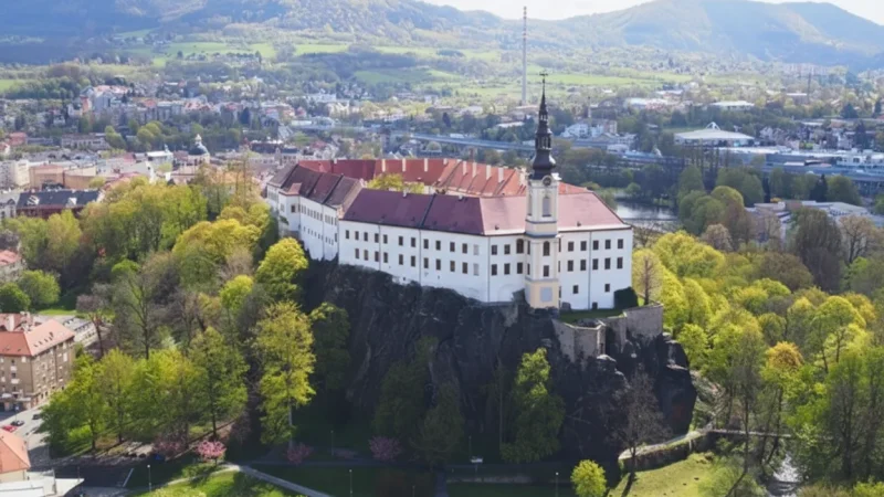 Děčín Castle – Large historic castle complex(2)