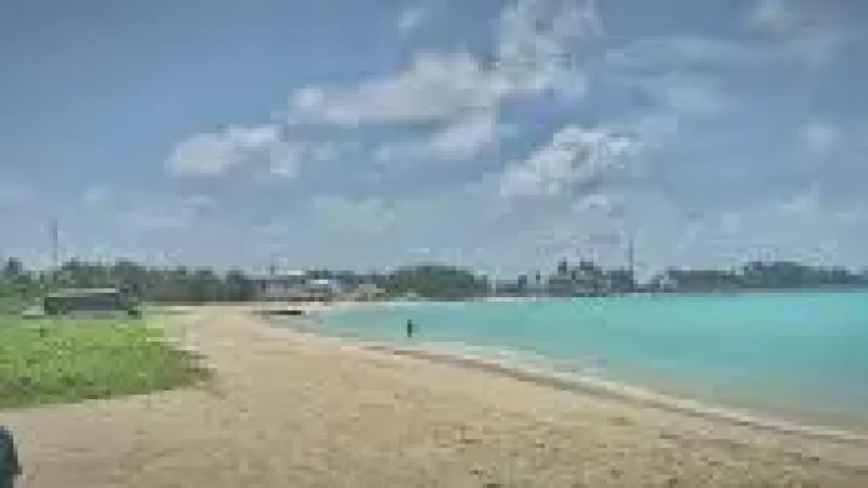 Dhidhdhoo Main Beach(1)