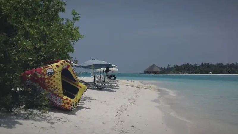 Dhiffushi Bikini Beach(3)
