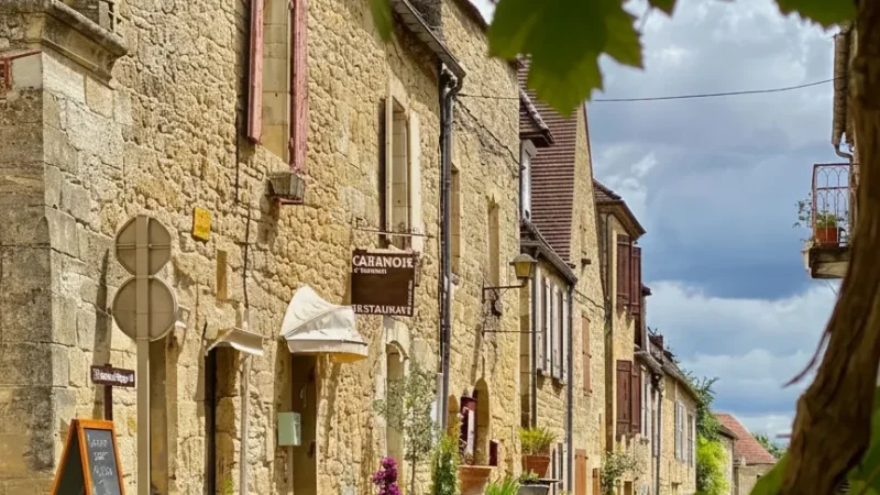 Domme Village – Hilltop village with scenic views(5)