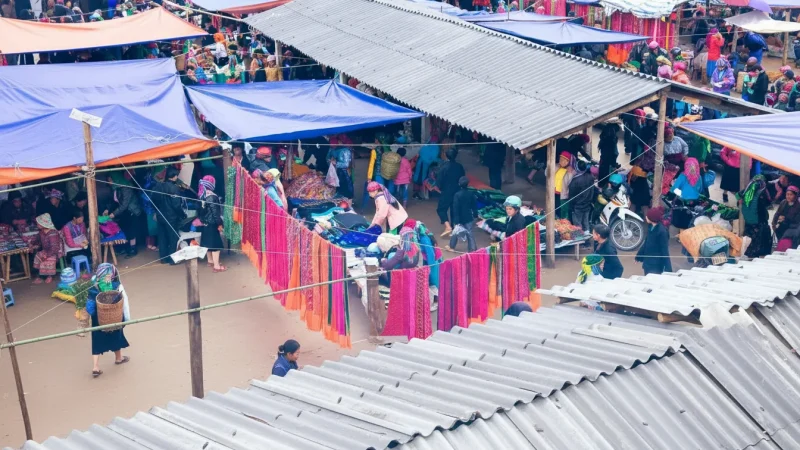 Dong Van Market – Cultural goods & ethnic food(4)