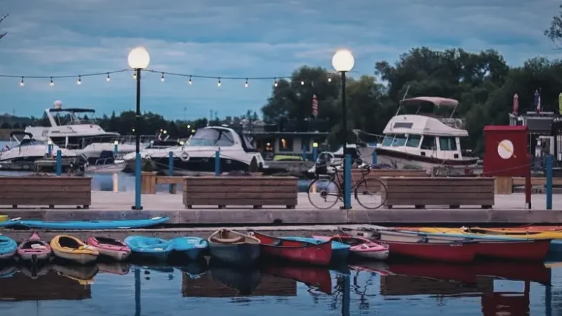 Dows Lake – Waterfront relaxation area(5)