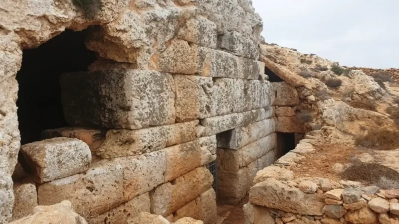 Ellinokamara_Cave_01