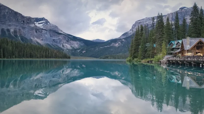 Emerald Lake – Calm lake(6)