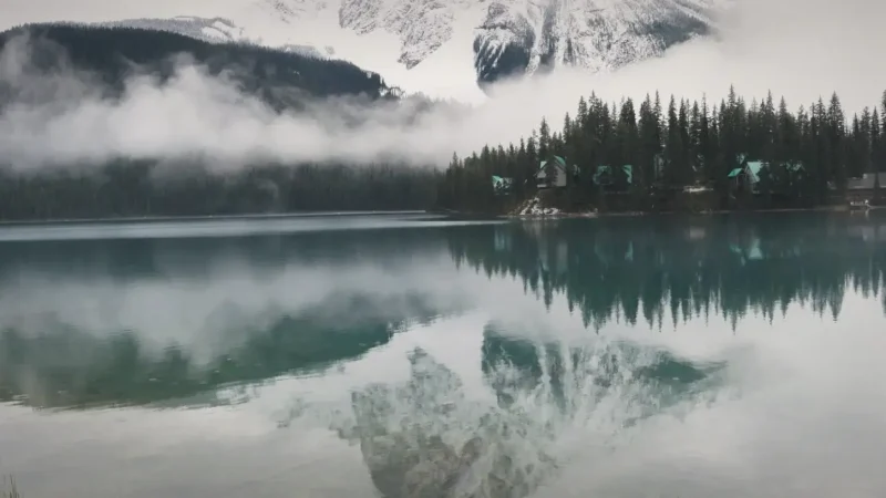 Emerald Lake – Calm turquoise lake views(12)