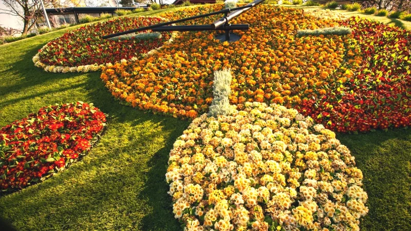 English Garden – Lakeside park and flower clock_(5)