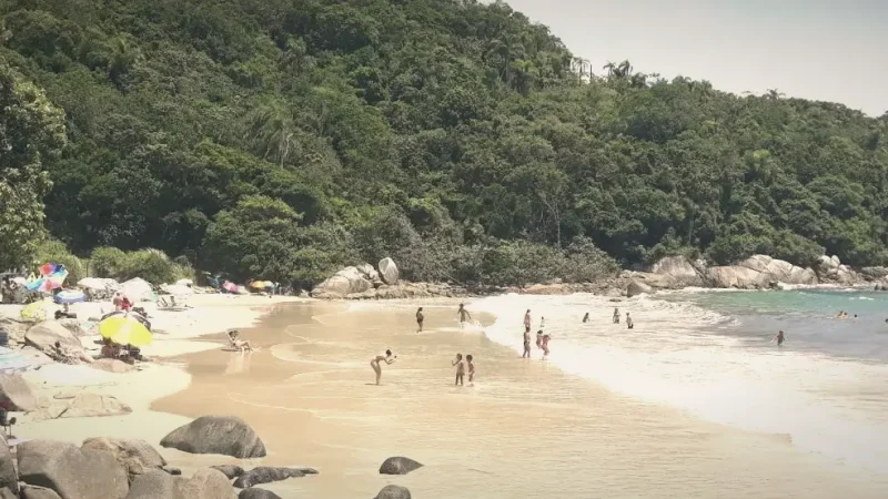 Estaleiro Beach – Quiet beach escape(1)