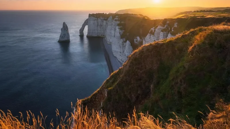 Étretat Beach – Scenic Pebble Beach with Cliff Views(3)