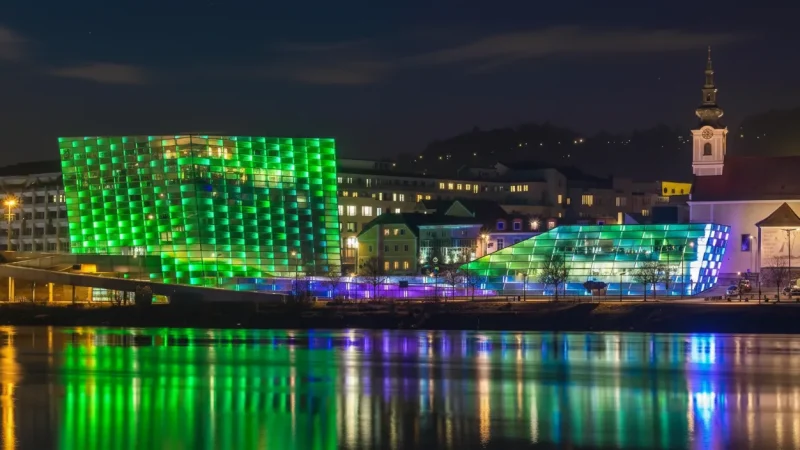 Evening Light Reflections – Night Photography Spots (Danube Linz)(2)