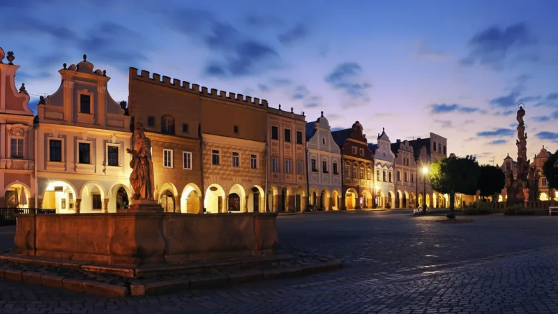 Evening Square Walks – Quiet Atmosphere(2)