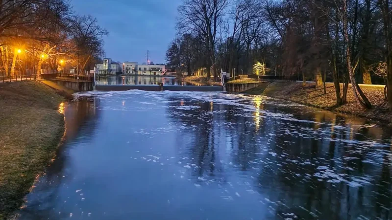 Evening_Riverside_Walks_02