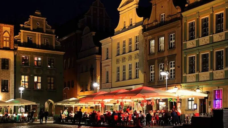 Evening_Square_Atmosphere_06