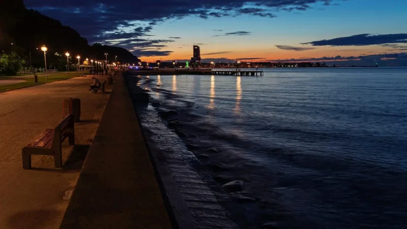 Evening_Waterfront_Walks_02