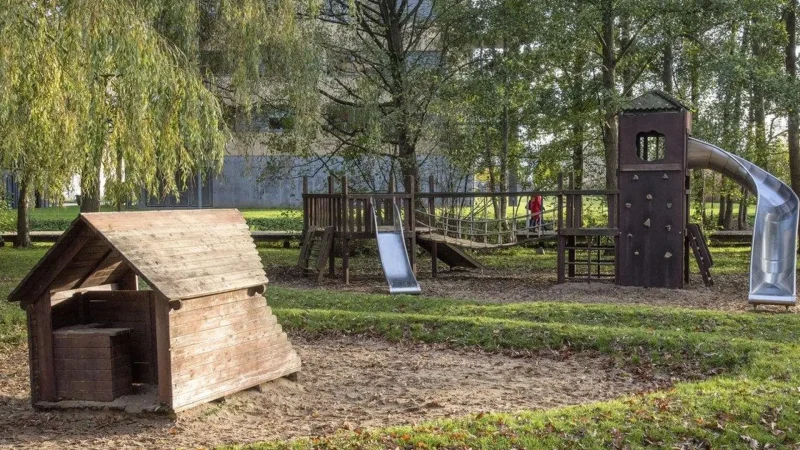 Family_Parks_–_Outdoor_rest_areas__04