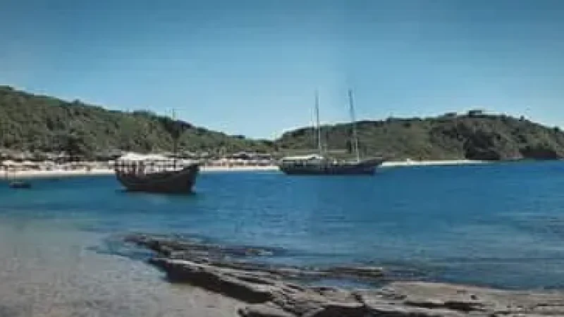 Ferradura Beach – Calm bay for swimming(7)
