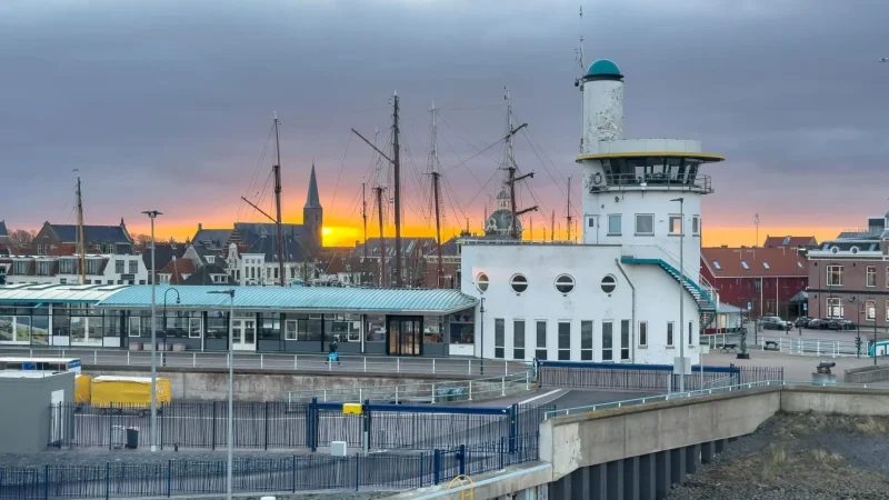Ferry_Terminal_Harlingen_01