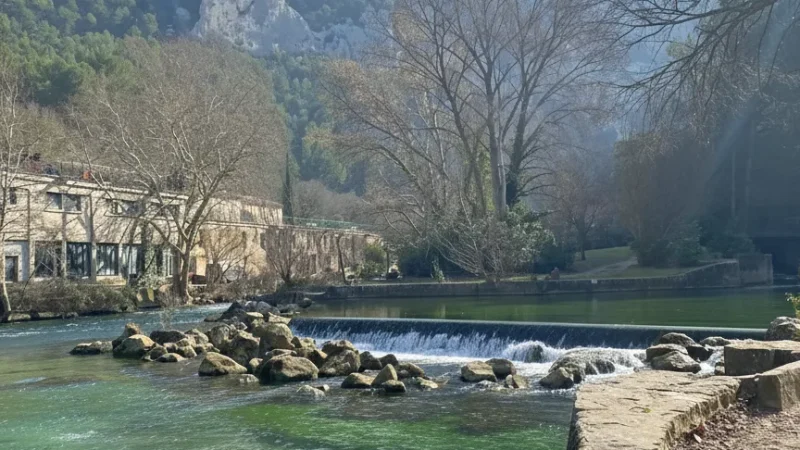 Fontaine-de-Vaucluse – Spring & River Scenery(5)